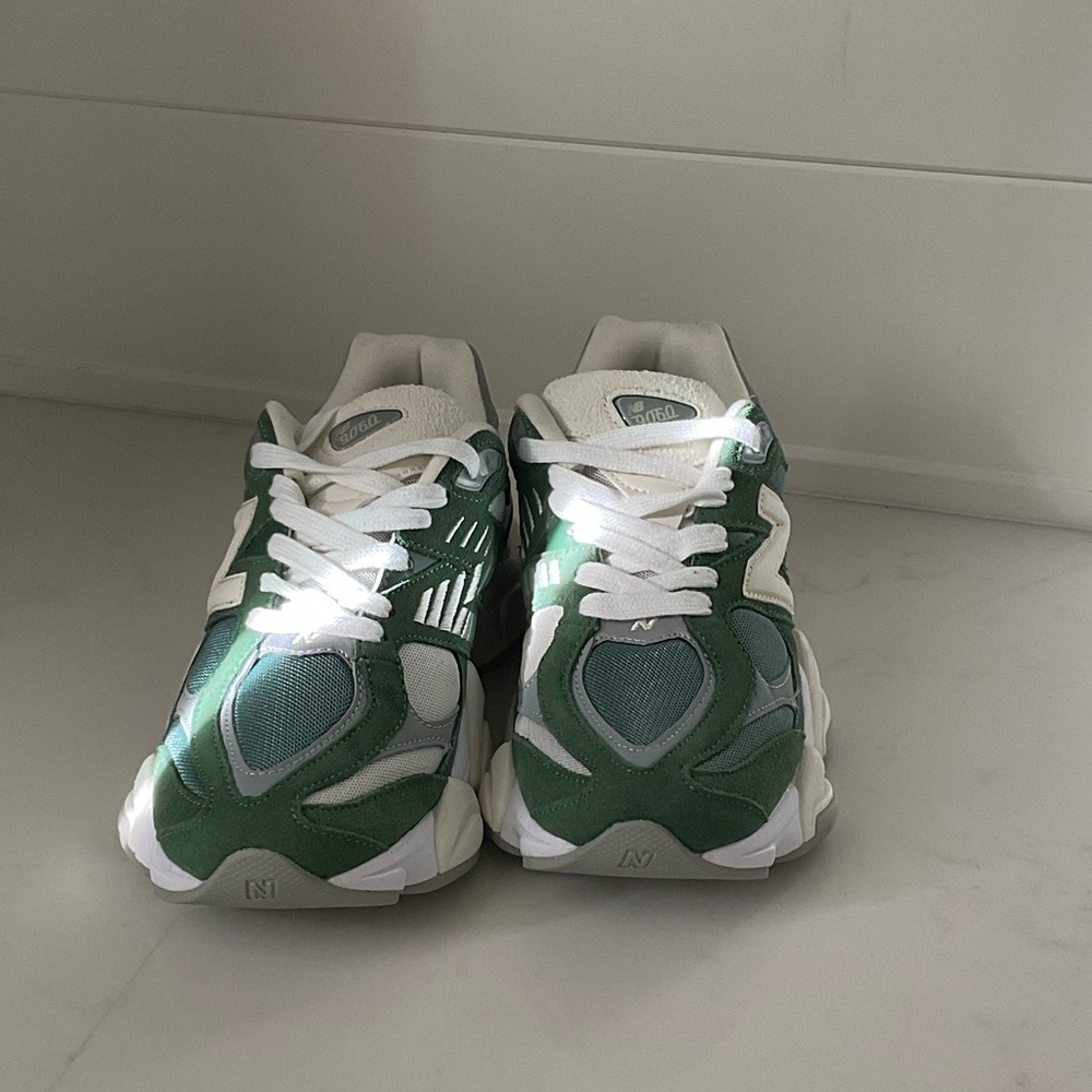New Balance  Sneakers in Green and White